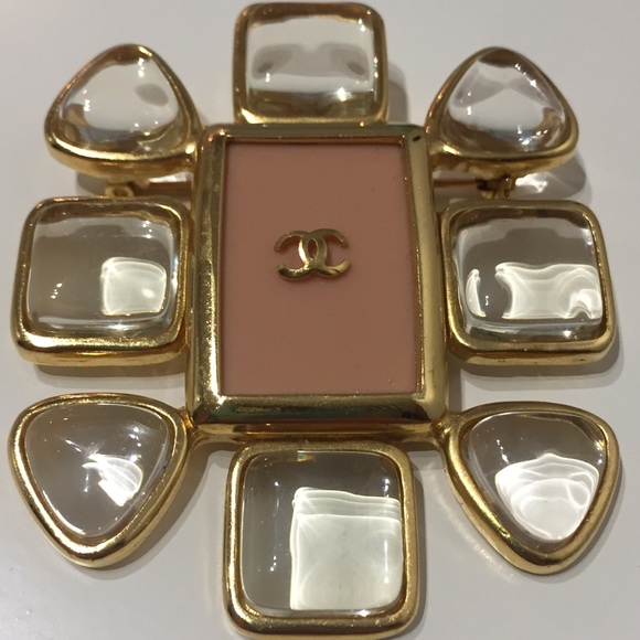 Chanel Vintage 1996 Gripoix Glass Brooch - Picture 3 of 15